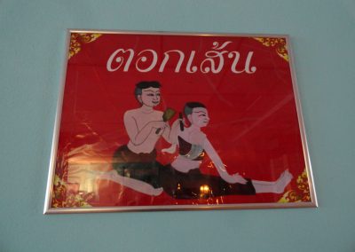 Schild, das die Dok Dok Massage aus Thailand zeigt